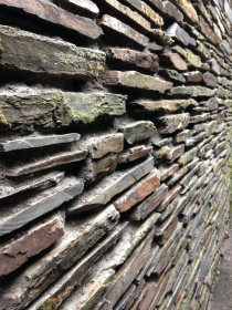 <a href="https://www.pinterest.co.uk/pin/279786195578706633/">
                  </a>
                  Natural stacked slate wall, Padstow, Cornwall. Looking forward to replicating in Plymstock garden.